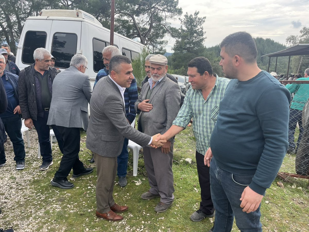 HOrhantekin07's tweet photo. Çayiçi Mahalle Başkanımız Muharrem Uslu’nun eniştesinin mevlidine, Ak Parti ilçe başkanımız Erol Uysal ile birlikte katıldık.

Rabbim niyetlerini kabul eylesin inşallah.

@alicetin_07 
@HTutuncu 
@baskaneroluysal https://t.co/ZdbnOY6oGk