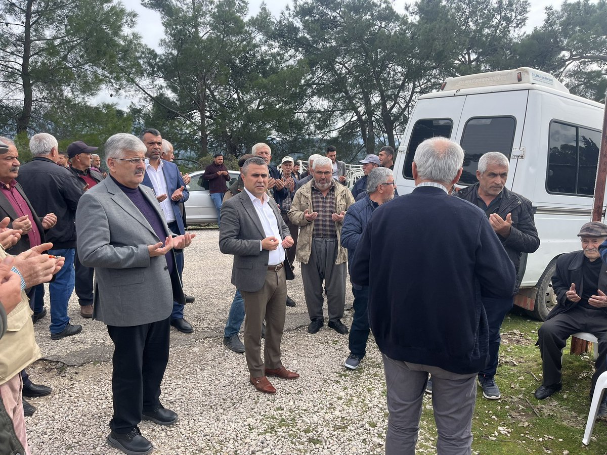 HOrhantekin07's tweet photo. Çayiçi Mahalle Başkanımız Muharrem Uslu’nun eniştesinin mevlidine, Ak Parti ilçe başkanımız Erol Uysal ile birlikte katıldık.

Rabbim niyetlerini kabul eylesin inşallah.

@alicetin_07 
@HTutuncu 
@baskaneroluysal https://t.co/ZdbnOY6oGk