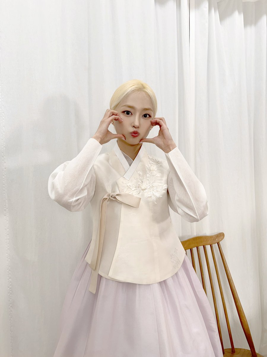 🥣2024 슈퍼벨 패밀리 설날 떡만둣국 만들기 BEHIND🍴🥟

짱옌사랑단💟 #예은 이가 올리는 절 받으세요🙇‍♀️💕 (+하트는 덤🩷)
매일 아침☀️ 예은이 얼굴처럼 밝게 빛나는✨ 하루하루가 펼쳐지길 바라요🌸

#장예은 #YEEUN #JANGYEEUN
#슈퍼벨컴퍼니 #superbellcompany #superbell #SBC