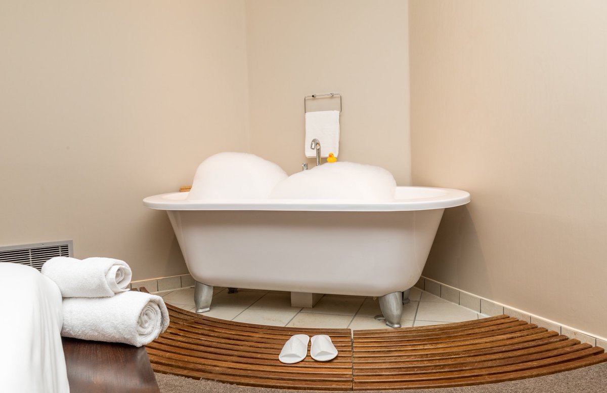 Who wouldn’t love a lazy morning bubble bath in one of our Mezzanine Suites… our guests deserve a Sunday treat 🛀 #SundayMorning #BathButler #MacreddinGuest #BrookLodge #MacreddinVillage #Wicklow