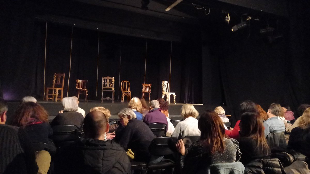 eduer2010's tweet photo. @Trece_Gatos Un lleno total de la sala, y un trabajo profesional de principio a fin. Desde el montaje, dirección y el plato fuerte, las actrices 👏👏👏Una obra complicada, estupendamente representada, enhorabuena. https://t.co/U9j1Hr5glK