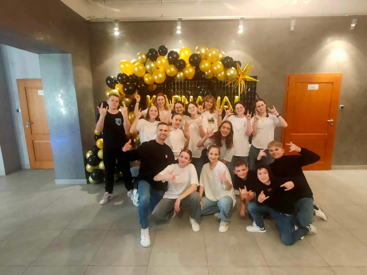 KlukaDamian's tweet image. Showtime🔥🔥🔥
#bal #streetflow #showcase #streetdancers #zawszeprosto