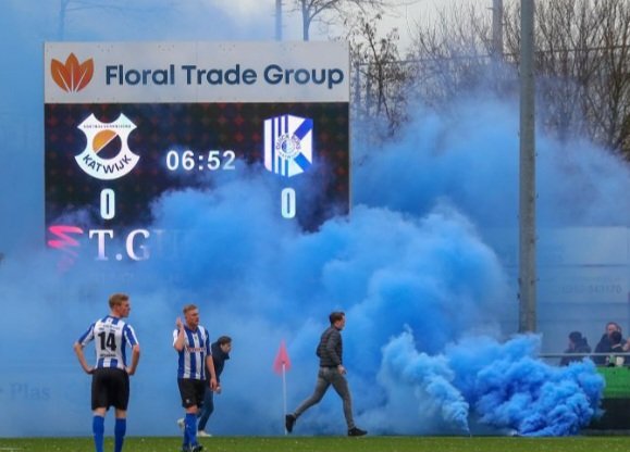 Pluima's tweet image. Zo wil je als sponsor toch altijd in beeld komen,schitterend met dat blauwe rook!!! 😁💪💪