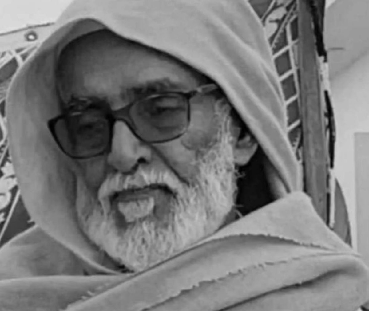 مؤلم جداً رحيل أمثال هؤلاء الرجال،جيل القدوه والتربيه والكفاح
عاصروا كثير من الظروف 
صقلت الحياه قدراتهم وانضجت الأيام تجاربهم 

نودع (سالم بن سعيد بن مثيل الراشدي )
الذي يشهد له الجميع بحسن الخُلق والتعامل والكرم وكل المعاني الفاضله

نسأل الله له الرحمه والغفران