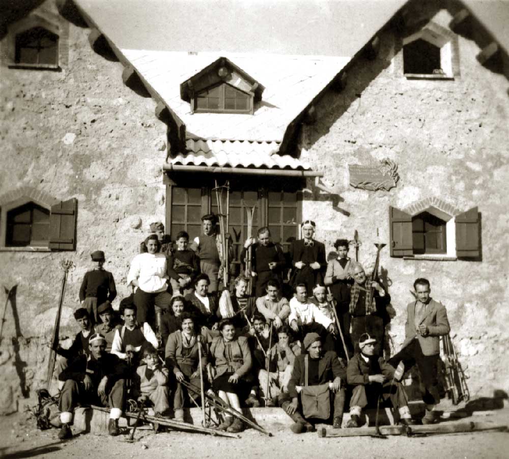 refugirasos's tweet photo. La història del @CEB_Berga

"Els Rasos de Peguera i el Berguedà són història pura en la història de l'esquí a Catalunya"

 🔗 Article https://t.co/BqZOFoI5c5 https://t.co/7VLqjt9b0M