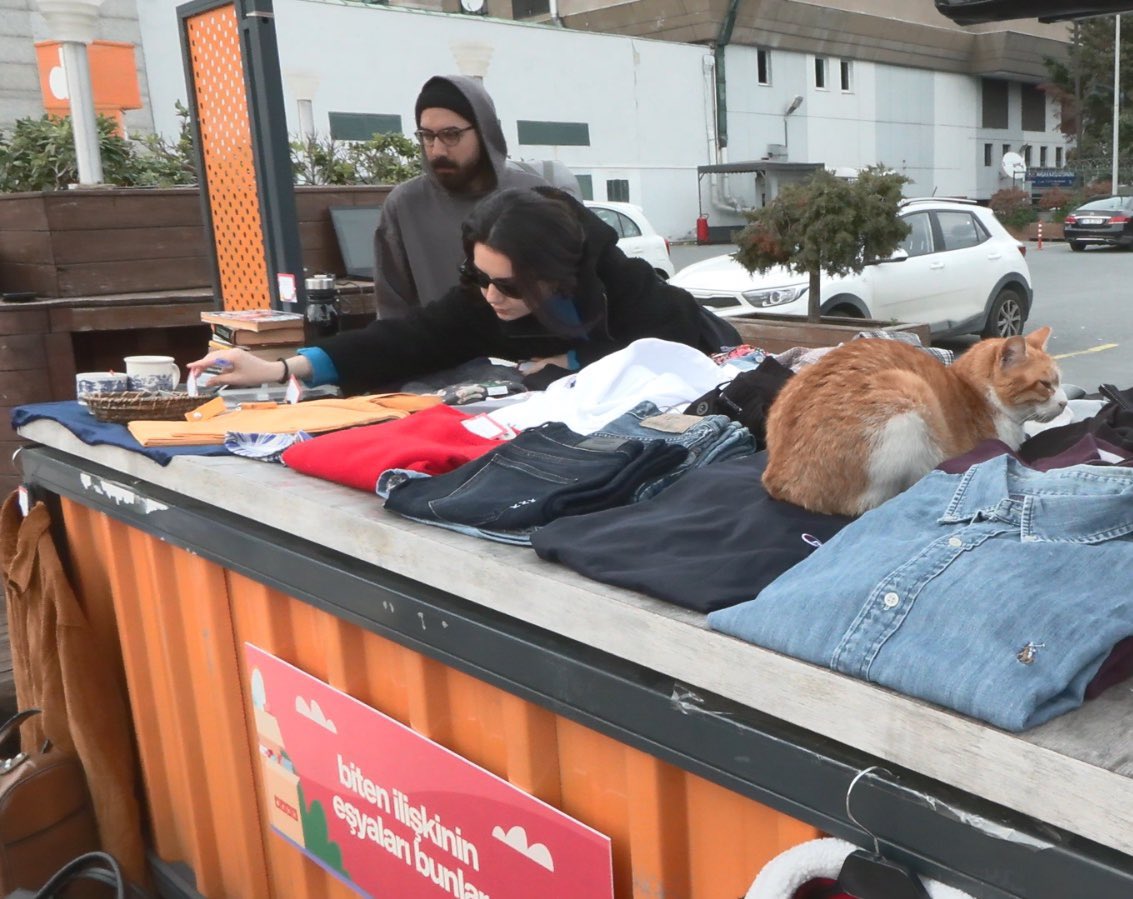 İstanbul Nişantaşı'nda sadece eski sevgililerden kalan ürünlerin satıldığı pazar kuruldu.