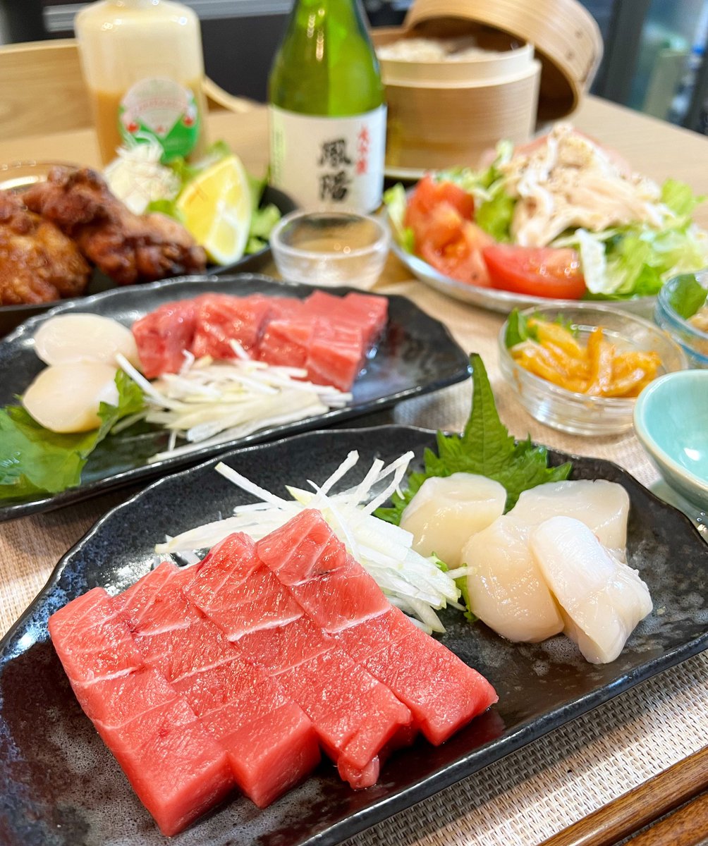 🏮晩御飯🏮

◉お刺身2種
◉鶏胸&生ハムグリーンサラダ🥗
◉焦げ唐揚げ😅
◉お惣菜の海老焼売
◉うにいか&梅水晶

ゆったりお家居酒屋楽しんでます🍶
お刺身旨し〜🐟✨
あとはハイキュー見て寝るだけ😪💤

#おうちごはん　#晩酌　#料理記録