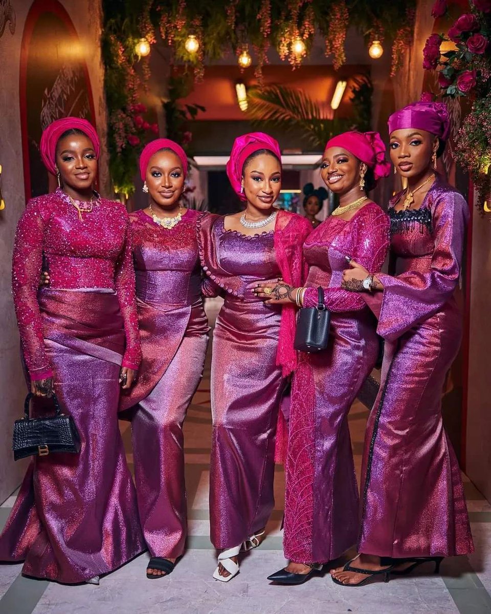 Weddings_Update's tweet photo. fabulous bridesmaids adding sparkle ✨

Photography: @nonso_okoye 

Planner : @lionessandcocopc 
Decor : @theweddingguruu 
Videography: @hawthornmedia01 
Make up :  @glamdeck 

Team : @nonso_okoye @therealawala @nathyphotography_ @anijohnsonphotography

#arewafamily #arewafamily https://t.co/iUFRAQL9rt