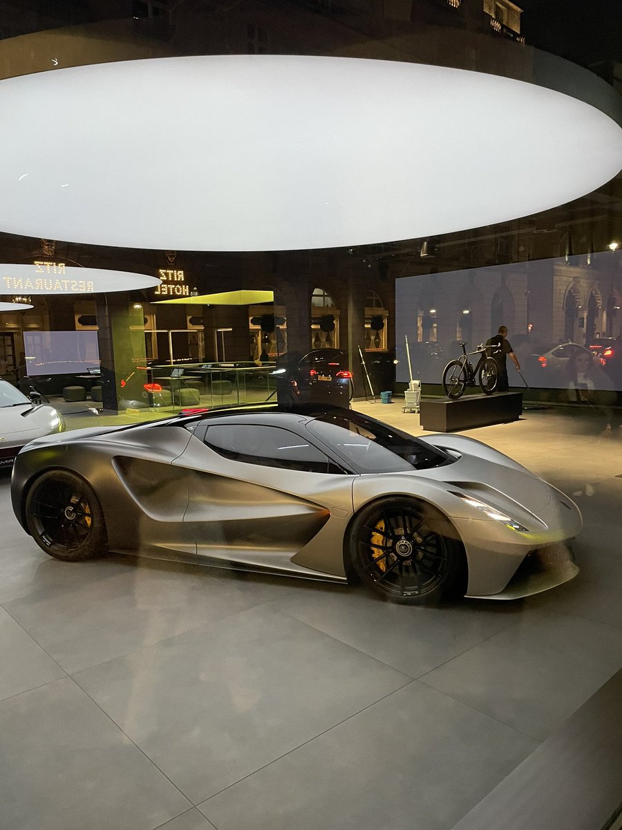 mikestokoe's tweet photo. LOTUS EVIJA: The World’s first pure electric British hypercar

#hypercar #lotus #lotusevija #london #electriccar #ev #shopping #carshowroom #supercars #dreamcars #carporn #stokoecars #liveupload #streetphotography #dreamcars https://t.co/AYbBWv4yuz