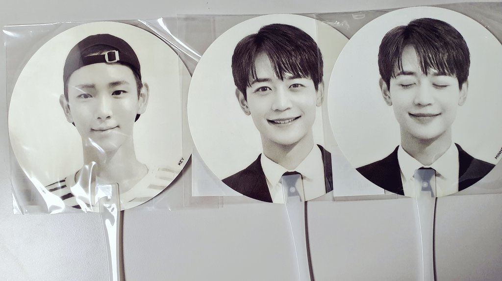 aillf_1042's tweet photo. 샤이니 양도 판매합니다 

렌티큘러 부채 각 0.5
꼭갈콘 L자화일 각 0.7

다수구매 우대합니다 디엠주세요! 

샤이니 양도 판매 앨범 굿즈 포카 온유 진기 종현 키 기범 민호 태민 팝콘 꼭갈콘 https://t.co/HAohcHMpno