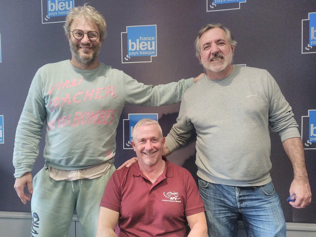 EyharaberryJ's tweet photo. @Bleu_Basque milesker #radiokutxu pour cette mise a l'écoute du #velocouche #veloabras #tryke #velomobile @apfhandicap @jeuxolympiques @Paris2024 les eclaireurs de la flammeolympique #handi #valid milesker thom et gorka https://t.co/MymIcUbEDN