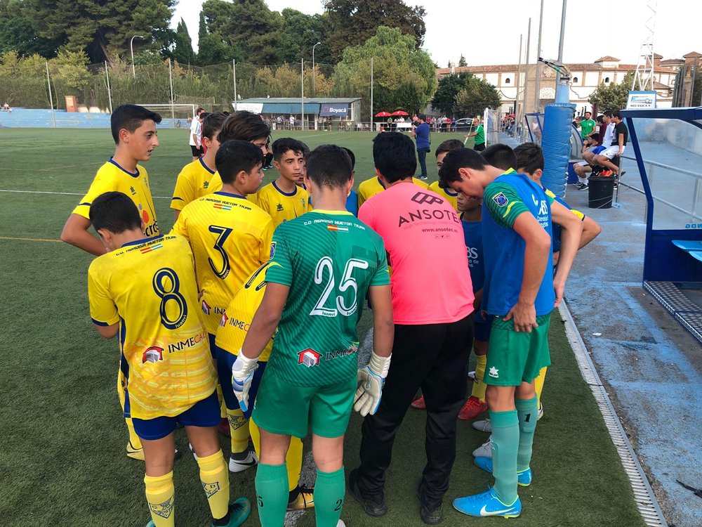 lima033's tweet photo. Vivir porque mañana no estás.......te has ido muy pronto chaval con tan sólo 18 años.....eterno 25 que tuve la suerte de entrenarte.....sigue brillando allí donde estés con esa seguridad bajo palos que siempre has demostrado.....Descansa en paz Gonzalo 🖤 https://t.co/ZdX7rBhukZ