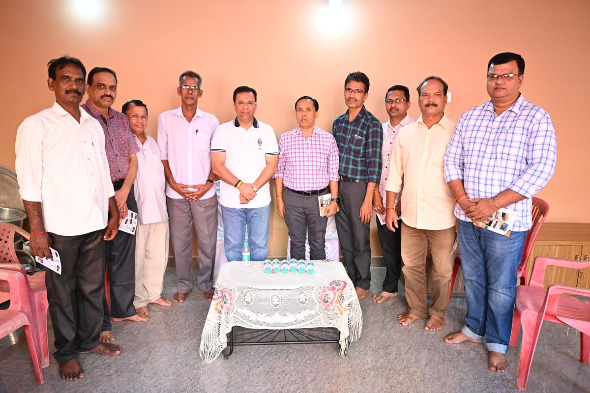 Today heralded the launch of the "Gaon Chalo Abhiyan" in collaboration with the Hanuman Temple committee, echoing the national 'gaon chalo' initiative ahead of the Lok Sabha polls. I provided the committee members with insights into the welfare schemes of the Hon'ble Prime