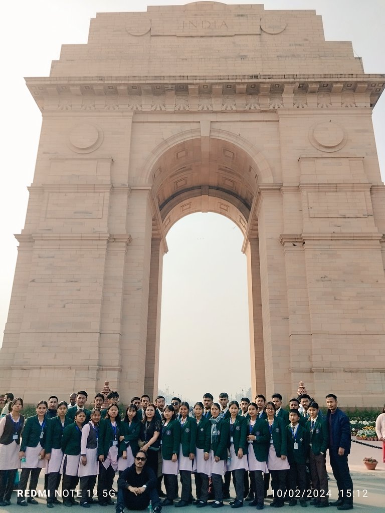 EMRS_Gamnom's tweet photo. Students of EMRS Gamnom Sapormeina at India Gate 
@EduMinOfIndia @MIB_India @rashtrapatibhvn @MundaArjun @tribesindia @TklenHaokip https://t.co/e70amWUpOI