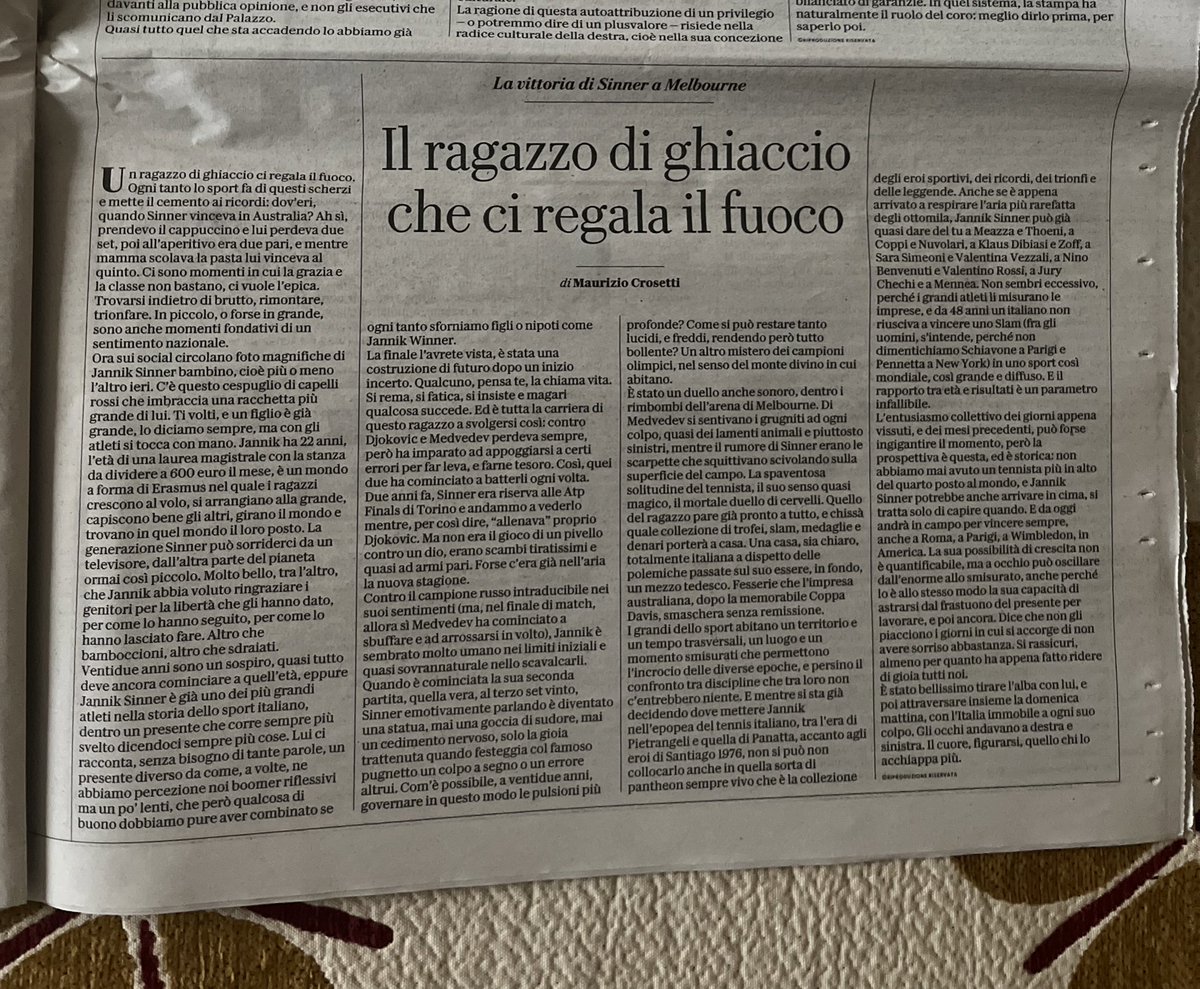 paoloangeloRF's tweet photo. #crosetti su #Sinner”ragazzo di ghiaccio ci regala il fuoco..ci sono momenti in cui la grazia e la classe non
Bastano,ci vuole l’epica.Trovarsi indietro di brutto,rimonte trionfare..anche momenti fondativi di un sentimento nazionale..molto bello abbia voluto ringraziare genitori https://t.co/VYgRFQ1JkL