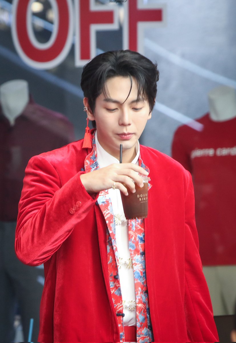 LuckyinUP's tweet image. มีเด็กบอกว่ากาแฟร้านนี้อยู่ข้างล่าง อร่อย แต่ยังไม่ได้ดูด (หยอกๆ😅😅)

UP x ICS 
#ICSChineseNewYear
#uppoompat