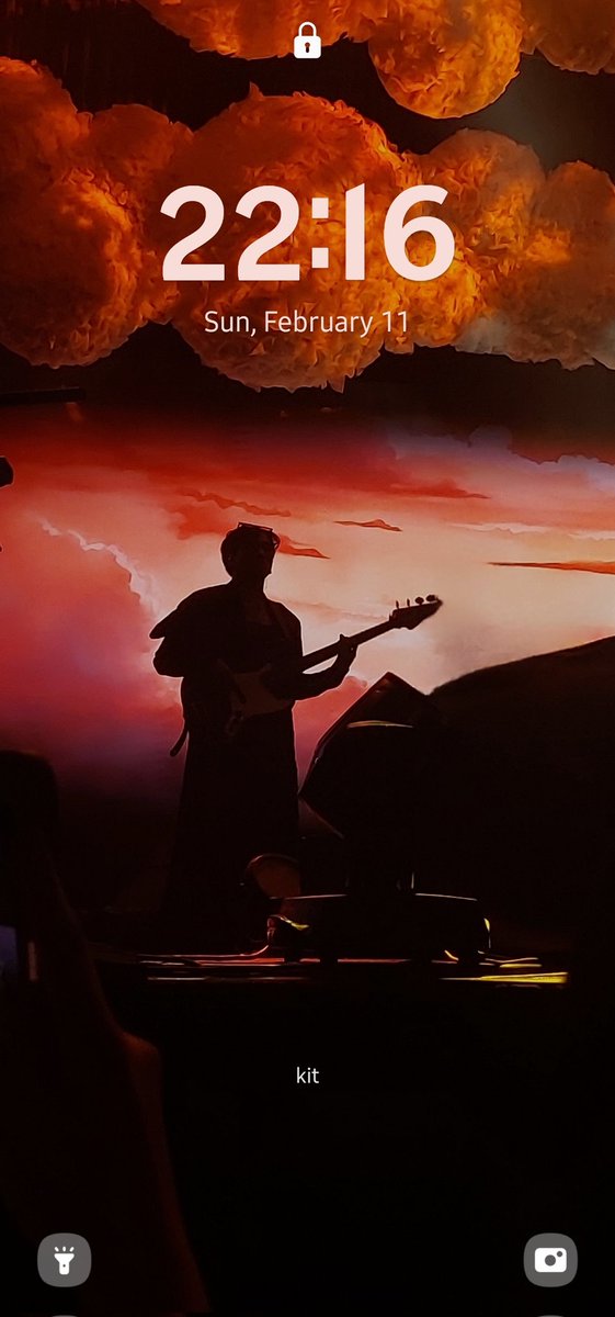 inisikeith's tweet image. ganda ng wallpaper q guys patingin ng inyo