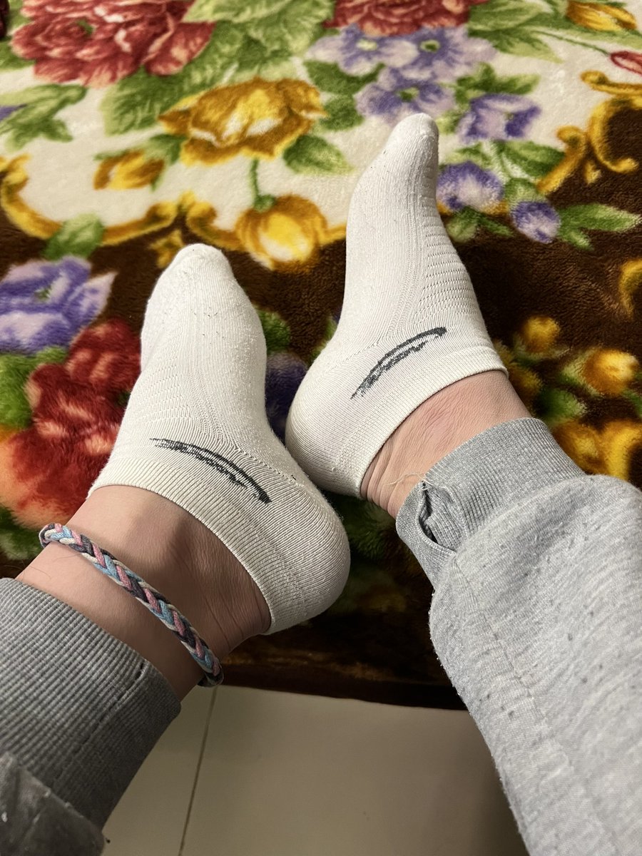 心血來潮拍一下白襪襪
考慮要不要發短網址😏