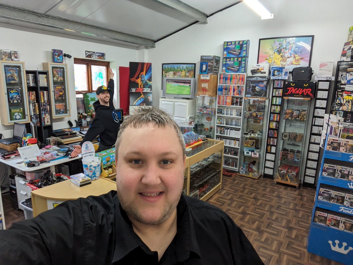 RETROBUNGATV's tweet photo. Out retro shopping at @MisoRetroGames
Love all the #retrogames #retrotoys #retroconsoles #retrogames #retrovhs he has in store
I asked him to wave and I got a great pose
#retroshopper #retroshopping #retroshoppingstore #retrogamer #retrogaming #retrogaminglife #sega #nintendo https://t.co/lBqfc2bjAU