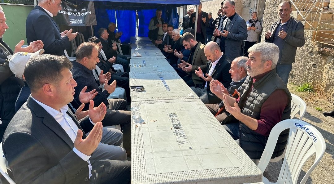 AvRamazanCoskun's tweet photo. Cumhur İttifakı Adayımız sayın @drhalilnacar ile Tahsilli mahallemiz sakinlerinden vefat eden Yusuf Çöplü için taziye ziyaretinde bulunduk. Merhuma Allah'tan rahmet kederli ailesine sevenlerine başsağlığı ve sabırlar diliyoruz. Mekanı cennet olsun. https://t.co/RmZUz0rRWJ
