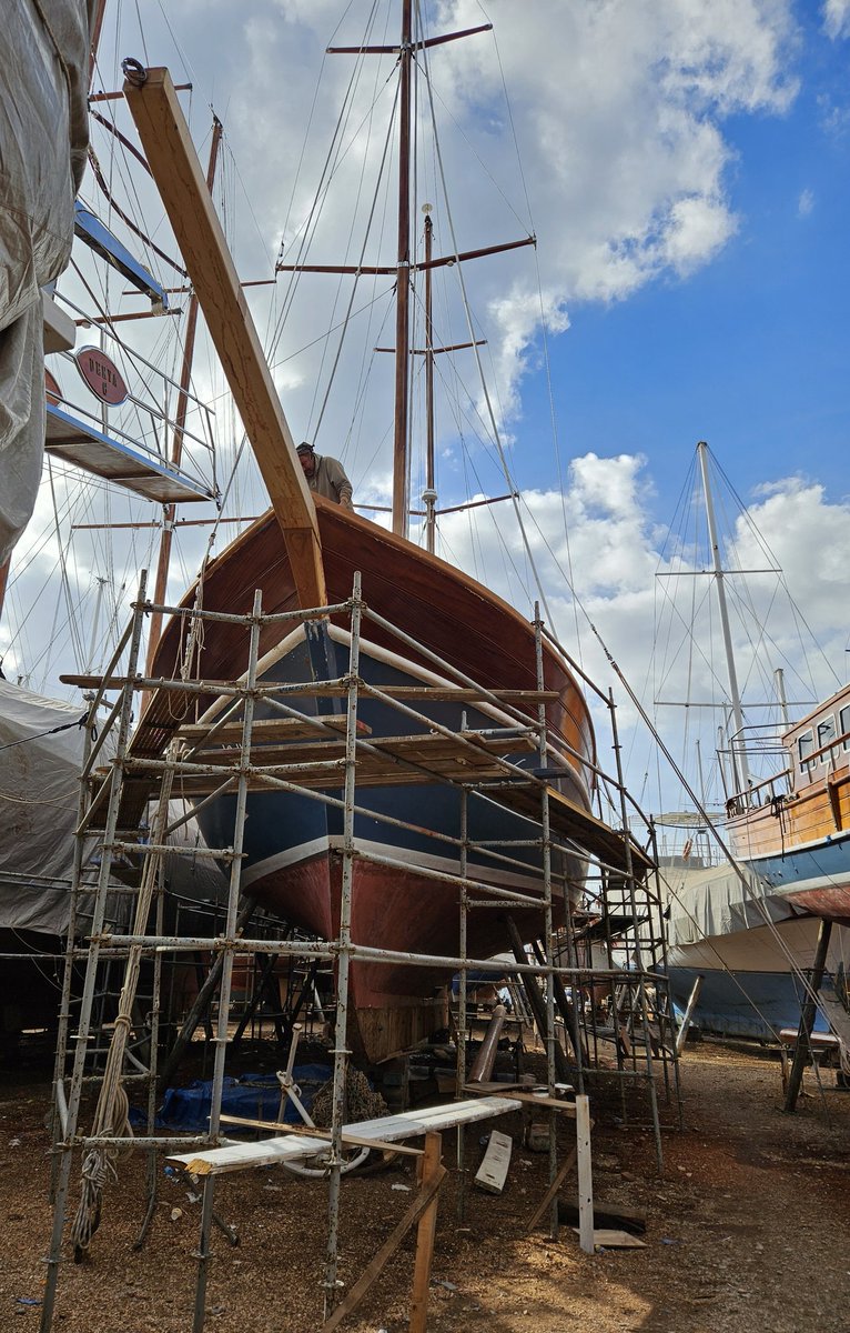 Guldenirmak's tweet photo. Lots of maintenance work on the ships at a local shipyard https://t.co/TeKSgudIWI