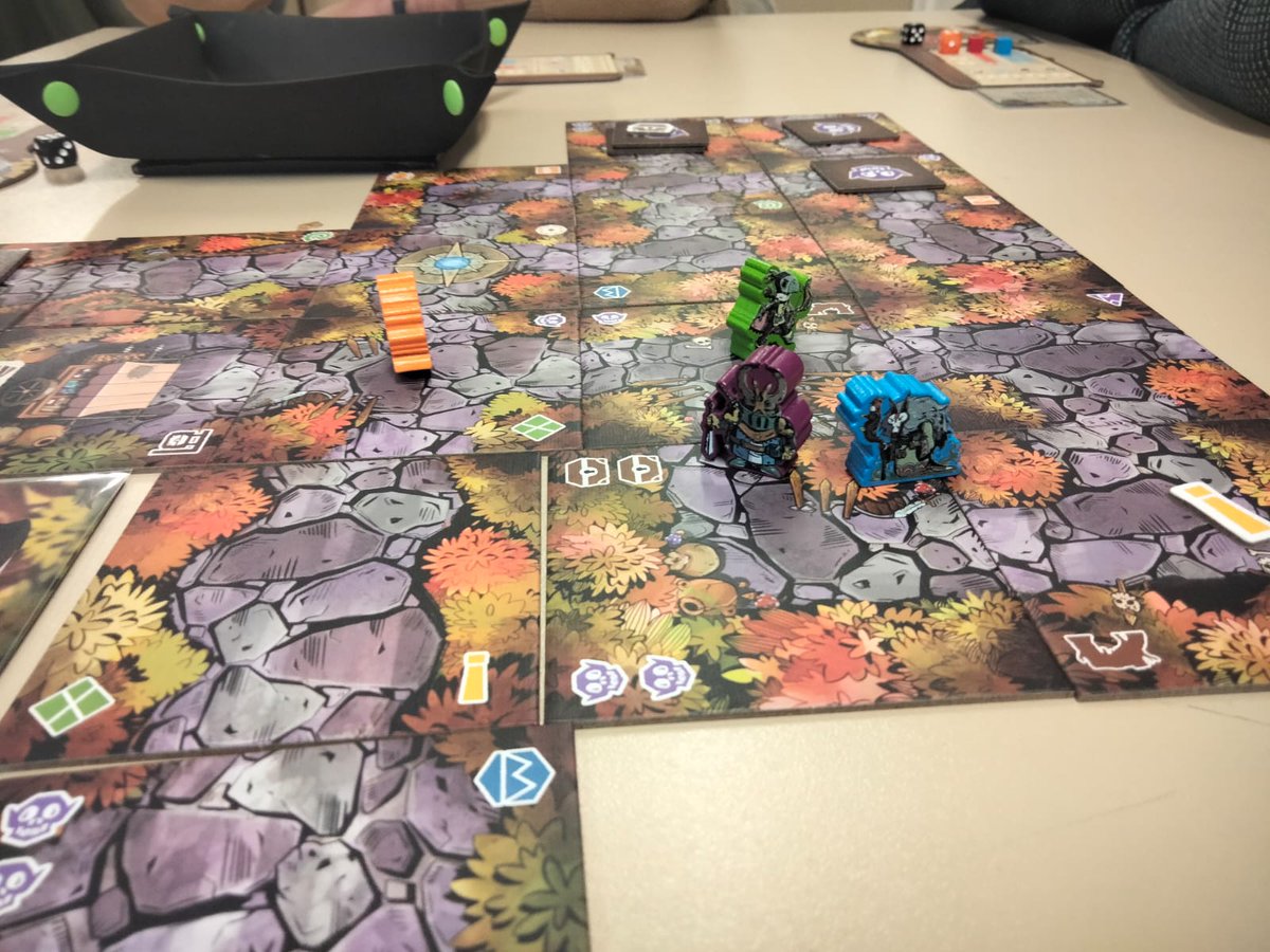 MisticosArkat's tweet photo. Llenazo ayer en nuestro especial de mazmorreo, 3 partidas simultáneas de Heroquest clásico, una de Mice &amp; Mystics y demostración de Aventureros del bosque de nuestros amigos de @Tranjisgames . Habrá que prepar otra para la  gente que se quedó fuera, no? 🥲 https://t.co/BZG9iDbDFw
