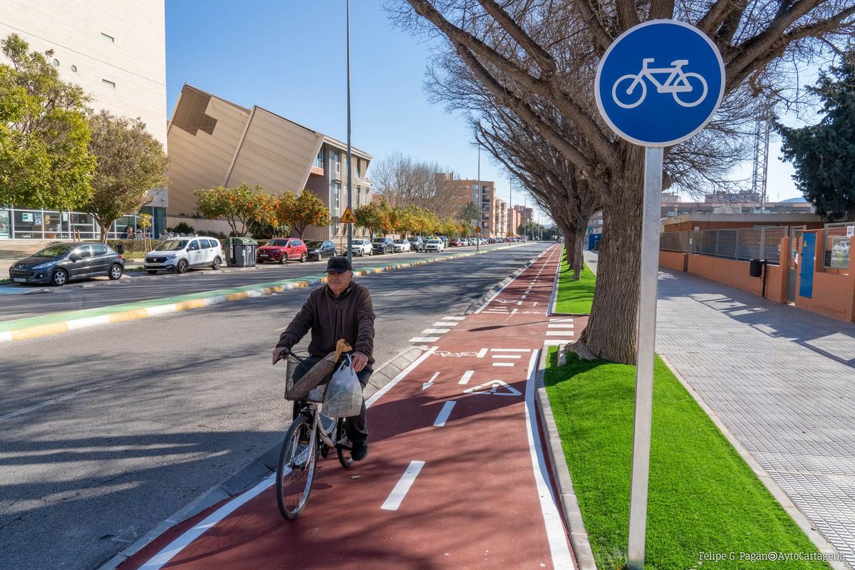 NoeliaArroyoHer's tweet photo. Seguimos desarrollando nuestro Plan de Movilidad CartaGO! para mejorar la conexión dentro del municipio.

Iniciamos tres nuevos proyectos de movilidad por 2 M€, con un aparcamiento disuasorio, más carriles bici y nuevas marquesinas inteligentes.

ℹ️https://t.co/ZgZoBOXkE3 https://t.co/7F7Ekdc0Fi