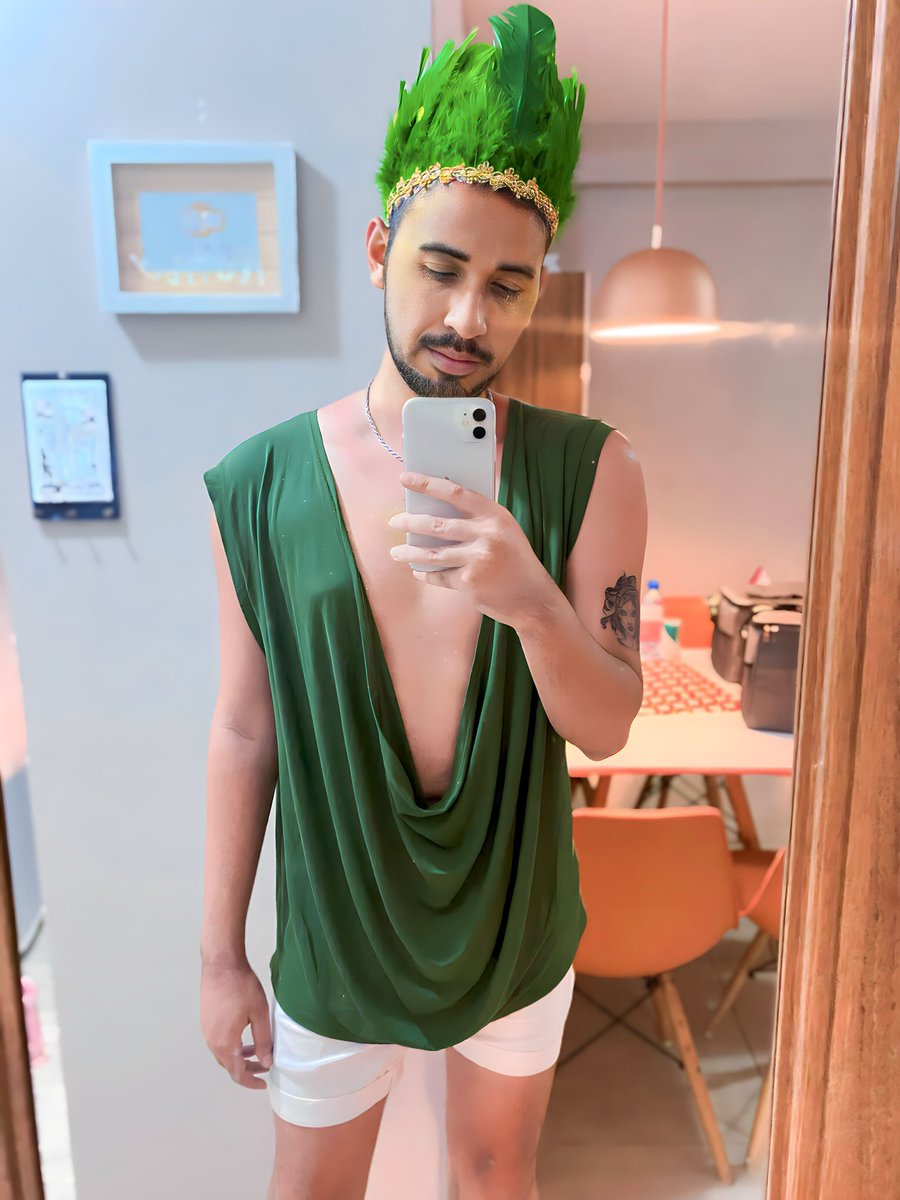 iv_barros's tweet photo. Carnaval... Nessa foto ainda lembrava meu nome 😅🤭 https://t.co/SlS7dml7Mi