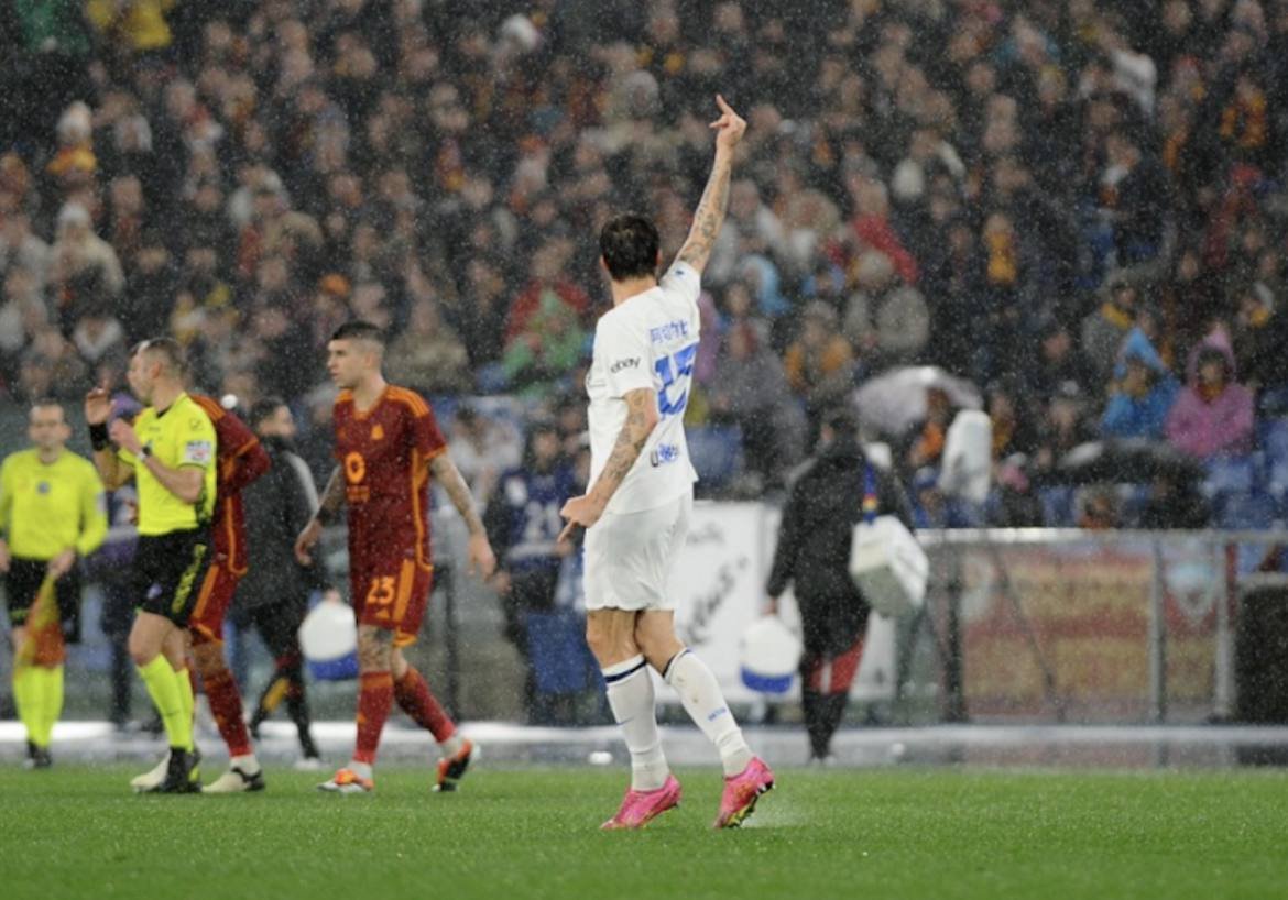 Coro della Curva Sud: "Acerbi devi morire".

Per me ha la stessa valenza di un coro razzista. Schifosi, vermi. 

Quel dito medio è da parte di tutti noi. #FCIM #Acerbi
