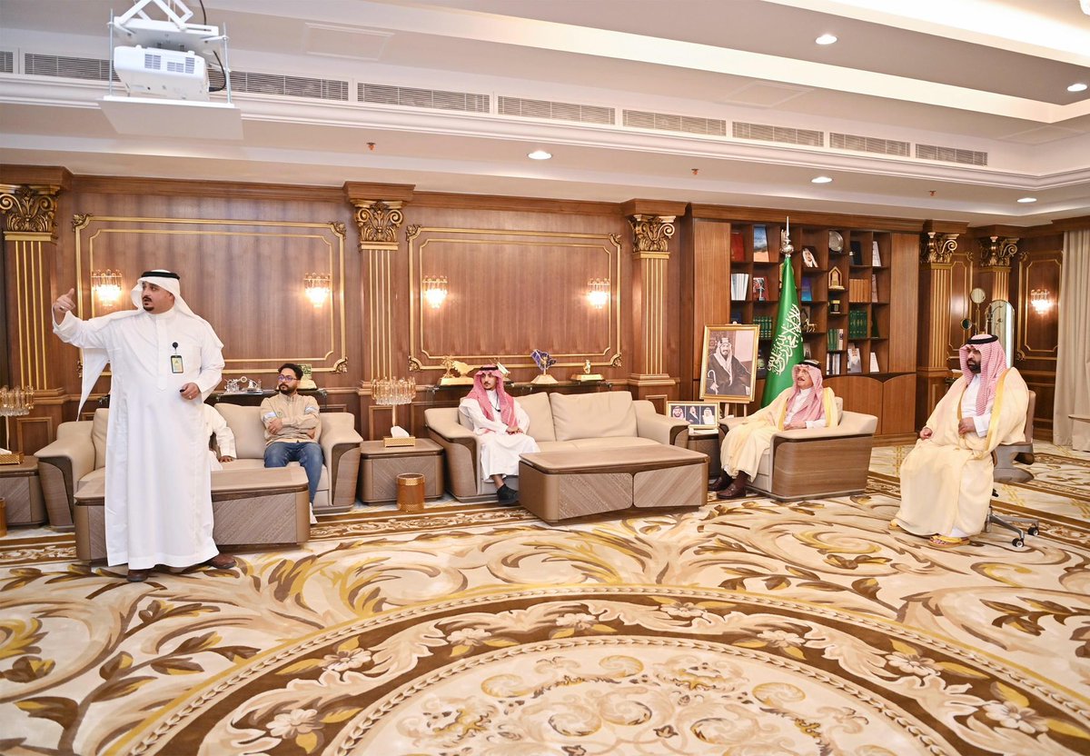 سمو #أمير_منطقة_جازان يطلع على سيناريو التمرين التعبوي استجابة (13) لعام 2024م، ونوه سموه بما حققته المملكة في مؤشرات القطاع البيئي، لتحقيق أهداف الاستراتيجية الوطنية للبيئة، للحفاظ على الثروات والمكتسبات الطبيعية، والارتقاء بالالتزام البيئي، مشيداً بجاهزية الجهات ذات العلاقة