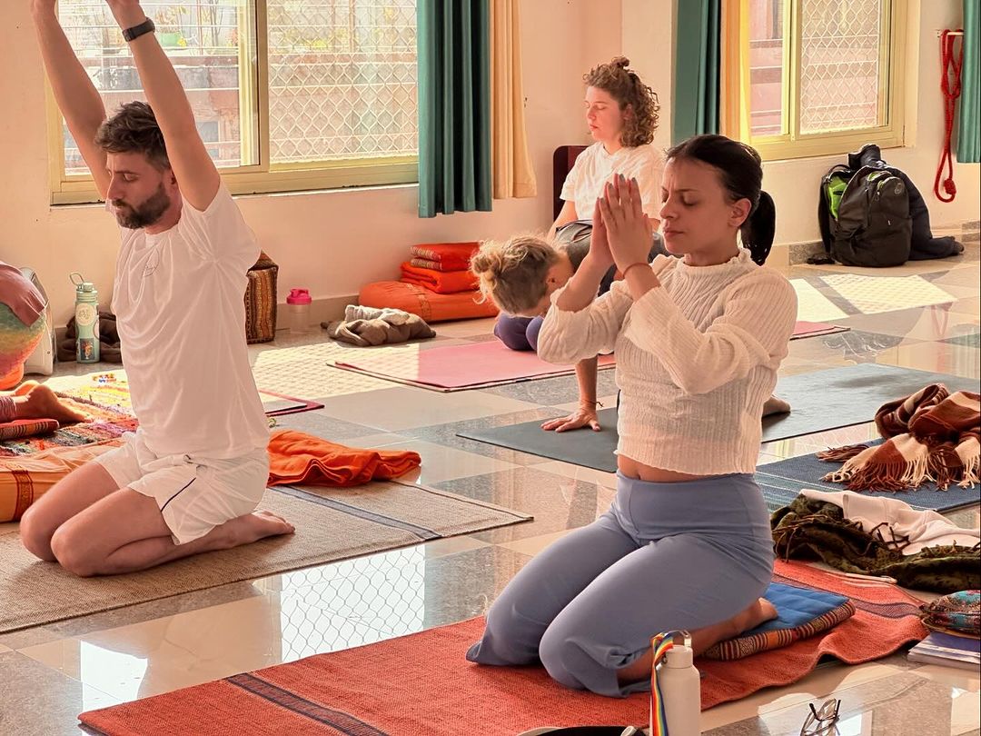 hareramayoga's tweet photo. Kundalini Tantra Kriya, guided by Rohit Ji, unlocks inner energy, fostering spiritual awakening and deep transformation. #yoga #rishikehs #yogateachertraining https://t.co/ZgRu5jVRGz https://t.co/SUFOI336Mz