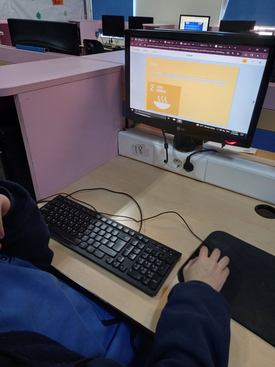 BJaafil's tweet photo. Logging in with their Microsoft Accounts to eagerly start creating their own digital books
@MakAishaSchool @NElakhdar https://t.co/ubiR1dEYbO