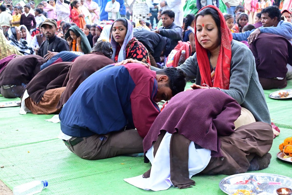 माता-पिता की सेवा से दूजी और कोई सेवा नहीं है।"प्रदेश में हर साल 14 फरवरी को मातृ-पितृ पूजन दिवस मनाया जाएगा, इसकी घोषणा करता हूं।"

ये सेवाभावी संस्कारी बच्चे ही छत्तीसगढ़ को विकसित बनाने की राह पर ले जाएंगे। जशपुर के कंडोरा में आयोजित मातृ-पितृ पूजन कार्यक्रम में शामिल होकर