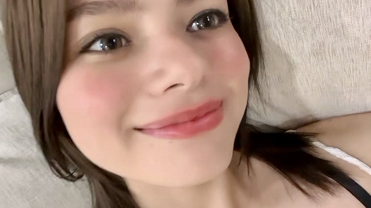 beccapatarm's tweet photo. Gosh she's sooooo preeeetttyyy 🫠🫠🫠#beckysangels https://t.co/LmBk2XgpkF