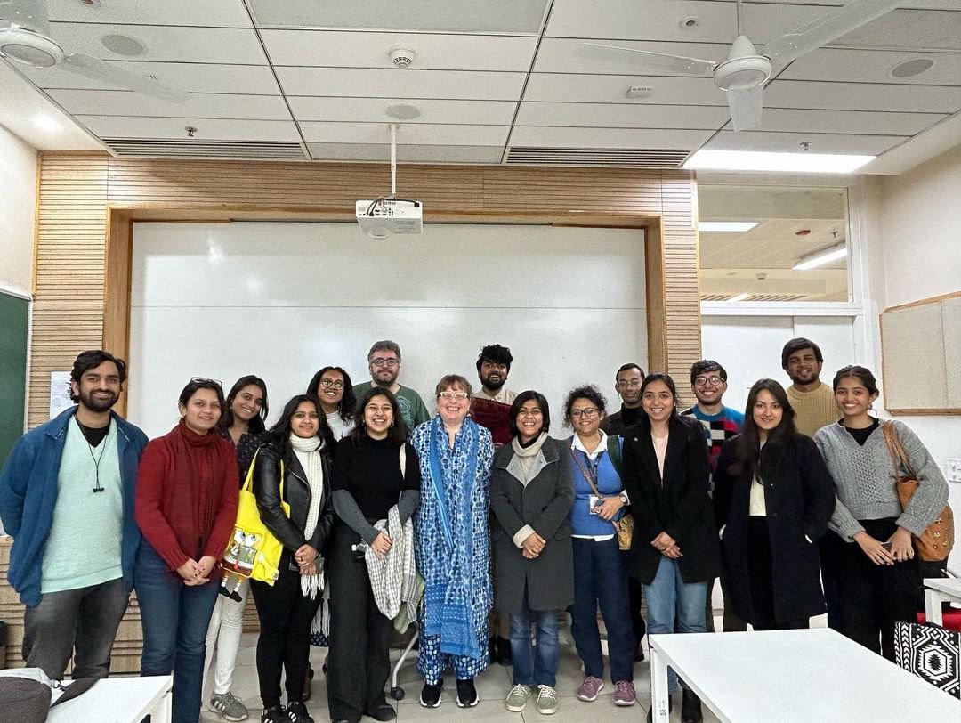 @danielhahn02 @shreedaisy @RakhshandaJalil @arunava with the most immersive translation workshop for @SALTatChicago, @TranslationAtAU ! Excellent cohort of translators, immersive conversations, dastambu of languages, and not to forget the (very) interesting food. 🌻