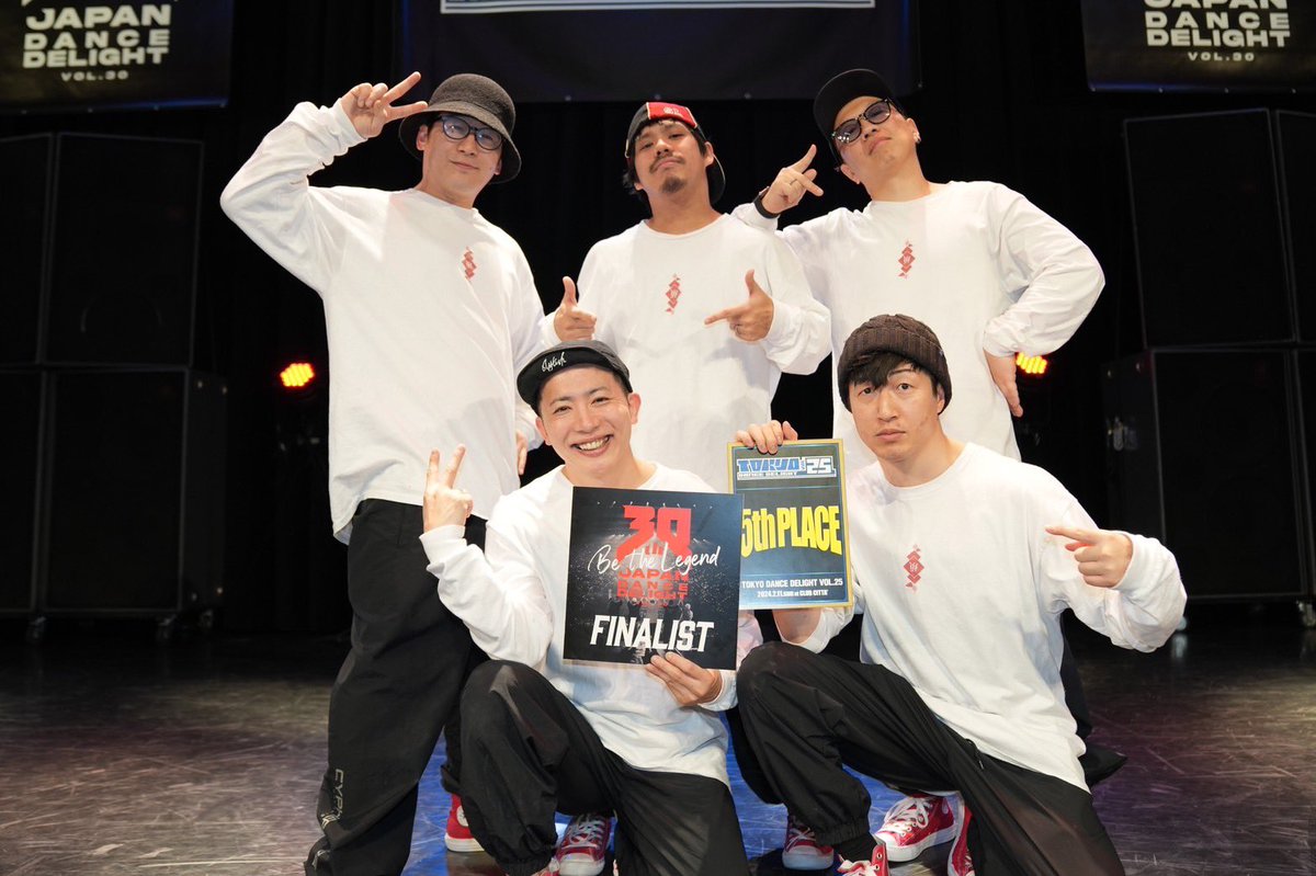 メンバー ムラトミが、ヘッドスピンマスターズとして世界最高峰のダンスイベント『JAPAN DANCE DELIGHT』の予選を突破！ジャパンファイナルへと進出しました。本大会30年の歴史の中で、ヘッドスピンのみでファイナリストとなったのは史上初の快挙！！

メンバーは以下。
ヘッドスピンマスターズ