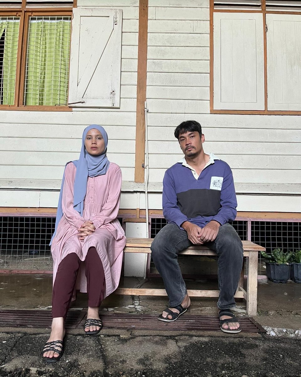 sharifahamani's tweet photo. Tengs for watching #LaLunaTheMovie on Netflix gais. Much love from penduduk kampung Bras Basah 💞 https://t.co/GUQQTCzFmV