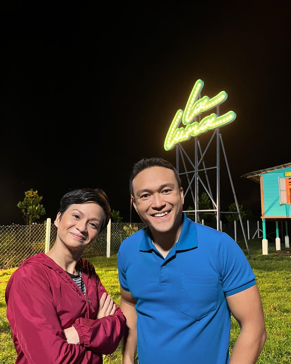 sharifahamani's tweet photo. Tengs for watching #LaLunaTheMovie on Netflix gais. Much love from penduduk kampung Bras Basah 💞 https://t.co/GUQQTCzFmV
