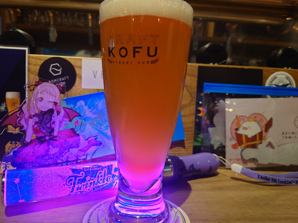 tukimineco's tweet photo. 備後福山さんのH.A.N.D。先程とは違ってオーソドックスなIPA、しかし最近と違って懐かしくものんびり呑める味わいですわ(ヽ´ω`)
#CRAFTKOFU https://t.co/ROlnT0hCOA