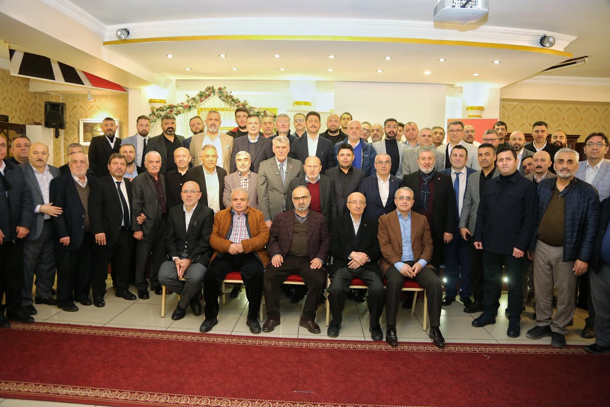 Asım’ın Nesli Gençlik Eğitim Derneği programında komşularımızla buluştuk.

Eğitim, kültür sanat mekanları ve gençlerin kaliteli vakit geçireceği projelerimizi anlattık.

Başta Başkan Ayhan Yıldırım olmak üzere nazik davetleri ve ilgileri için tüm komşularımıza teşekkür ederim.