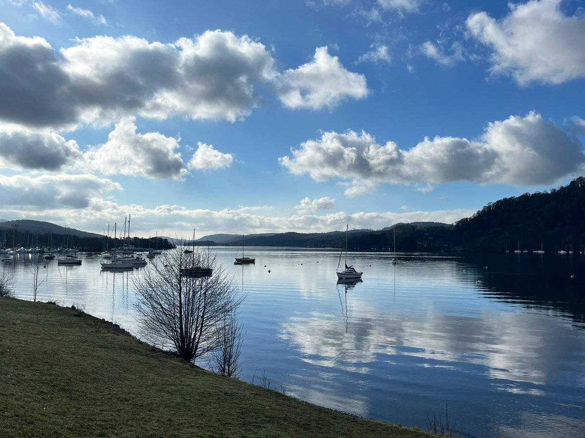 huttonschocs's tweet photo. What a gorgeous day in Bowness π Spring is arriving at last x #SundaySteps #CockshotPoint π©΅ https://t.co/edxeH2qdIY