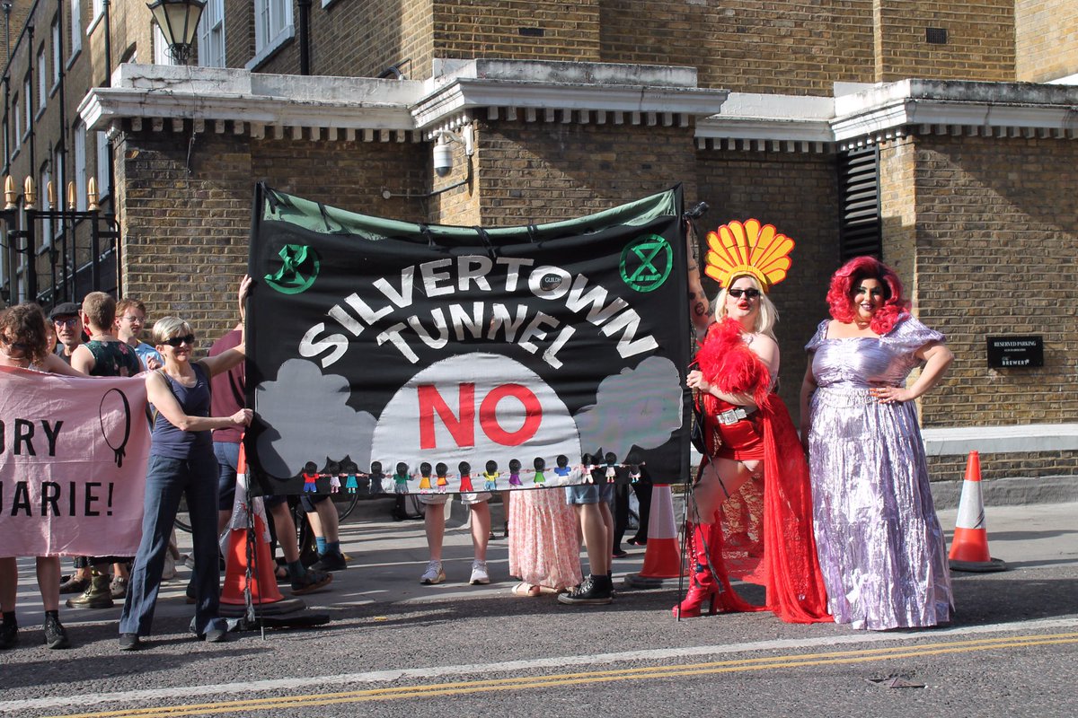 SilvertownTn's tweet photo. @KateM45 @SE10Peninsula @mtpennycook @TfL @SadiqKhan That’s why we say Repurpose Silvertown Tunnel for public transport and cycling only, for buses, trams or light rail, not HGVs. 
New roads = more traffic as even @tfl modelling shows. 
#NoNewRoads https://t.co/5HA9SSUw3s