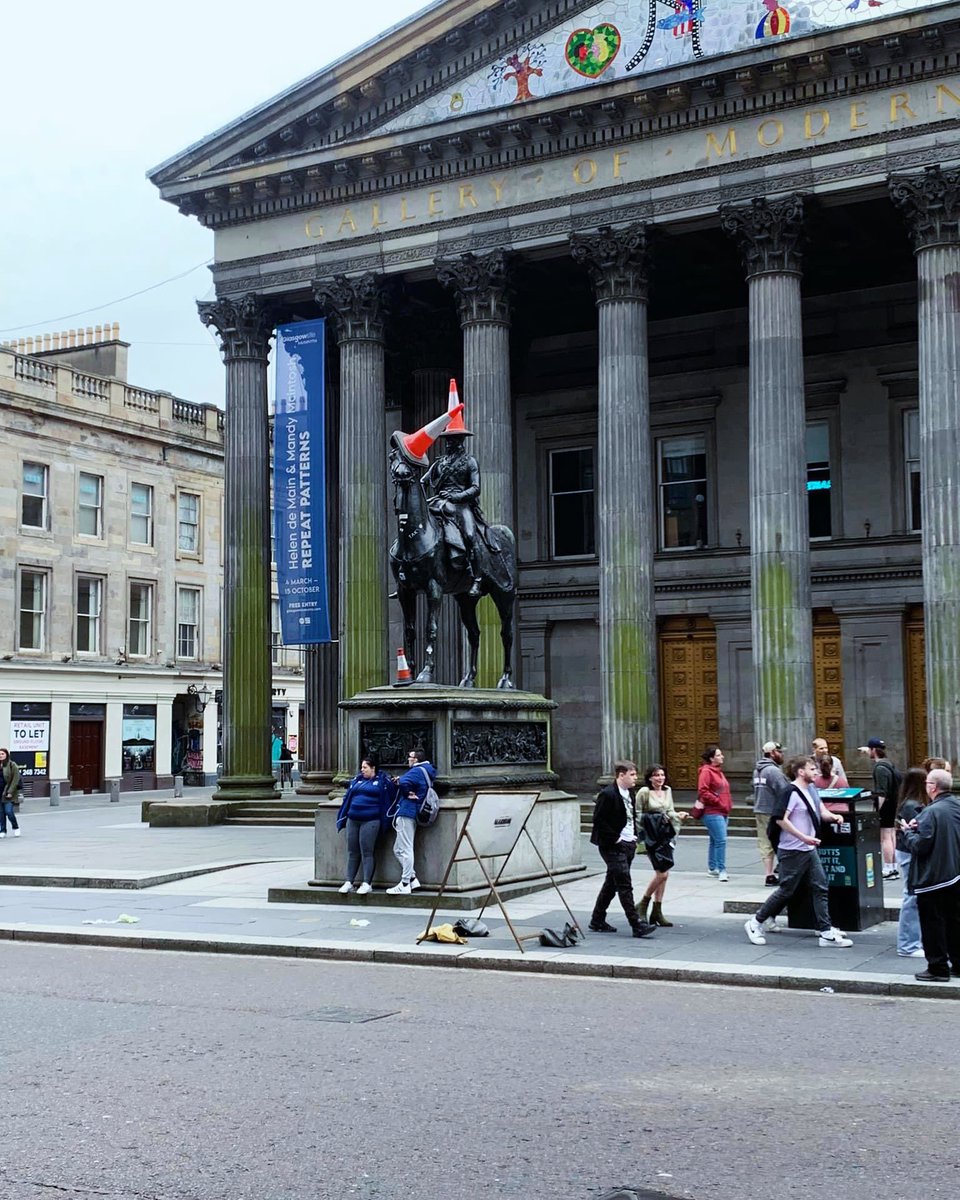 📍Glasgow

One of Glasgow’s most iconic landmarks - the Duke of Wellington statue, with accompanying traffic cone. 

Thought to have been placed here by a drunken reveller in the 80s, the cone hat has become a Glaswegian cultural icon. 

#peoplemakeglasgow