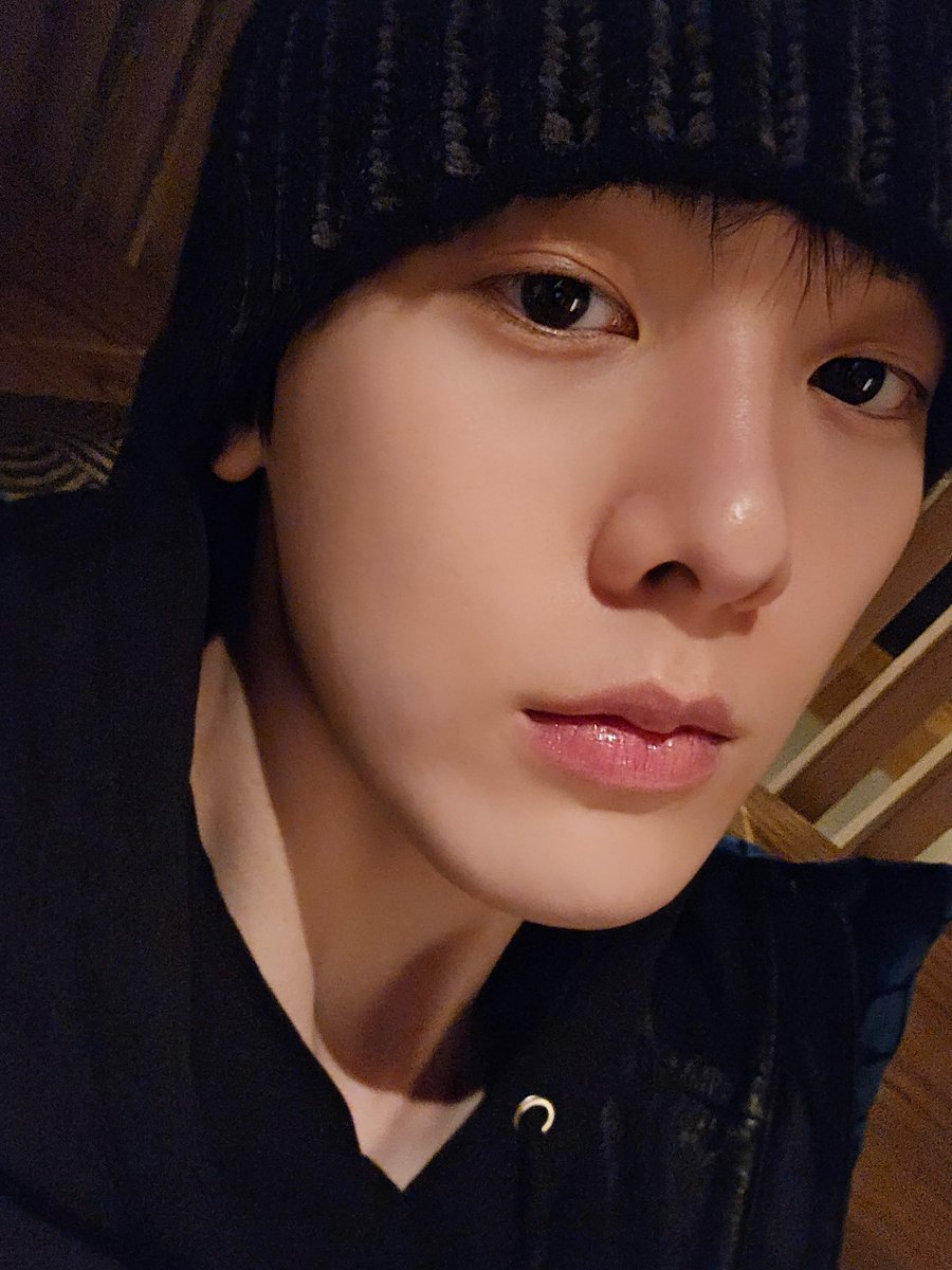 offclASTRO's tweet photo. 로하 저는 오늘 2회 공연도 잘하고왔어요😁이제 밥먹으러가야지~~~로하도 저녁 안챙겨먹었으면 얼른먹어요💜
きょうも きてくださって ありがとうございます
おいしいごはんだべにいこう!!! https://t.co/Pj0TNthogA