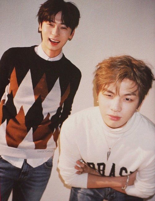 ㅤ

　　　　　　　　🐶
　　　　🤍　　　　　　🤍
　
　　🦊　　　　　　　　　　　🦊
　
　🤍　　　　　   👬　　　　　🤍
　
　　🐶　　　　　　　　　　　🐶
　
　　　　🤍　　　　　　🤍
　　　　　　　　🦊

ㅤ