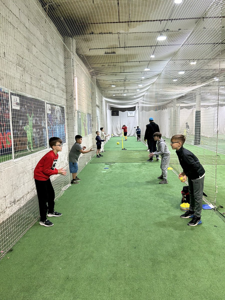 Brilliant session this morning @CricketPoint0 - today’s session concentrated on catching, throwing and bowling technique. Great to see a few new faces, we’re looking to recruit more new players for our u9, u11 and u13s teams. The sessions are free of charge 👀