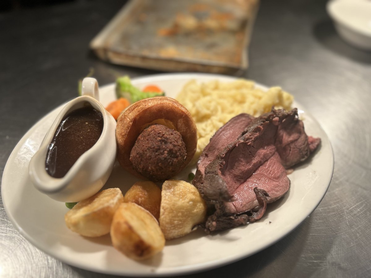 Polite_Vicar's tweet photo. ✨We all love a Sunday dinner✨

‼️Except we do the washing up‼️

⬇️Book your table now⬇️

https://t.co/NxojtlNYGP https://t.co/VbAcU2S5co