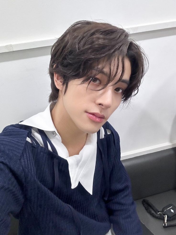 PLALAKE02's tweet photo. guys suggest kayo ng dahon na pwedeng gawing chips kapagod na maging idol (second day palang) https://t.co/b95CSCmlsL