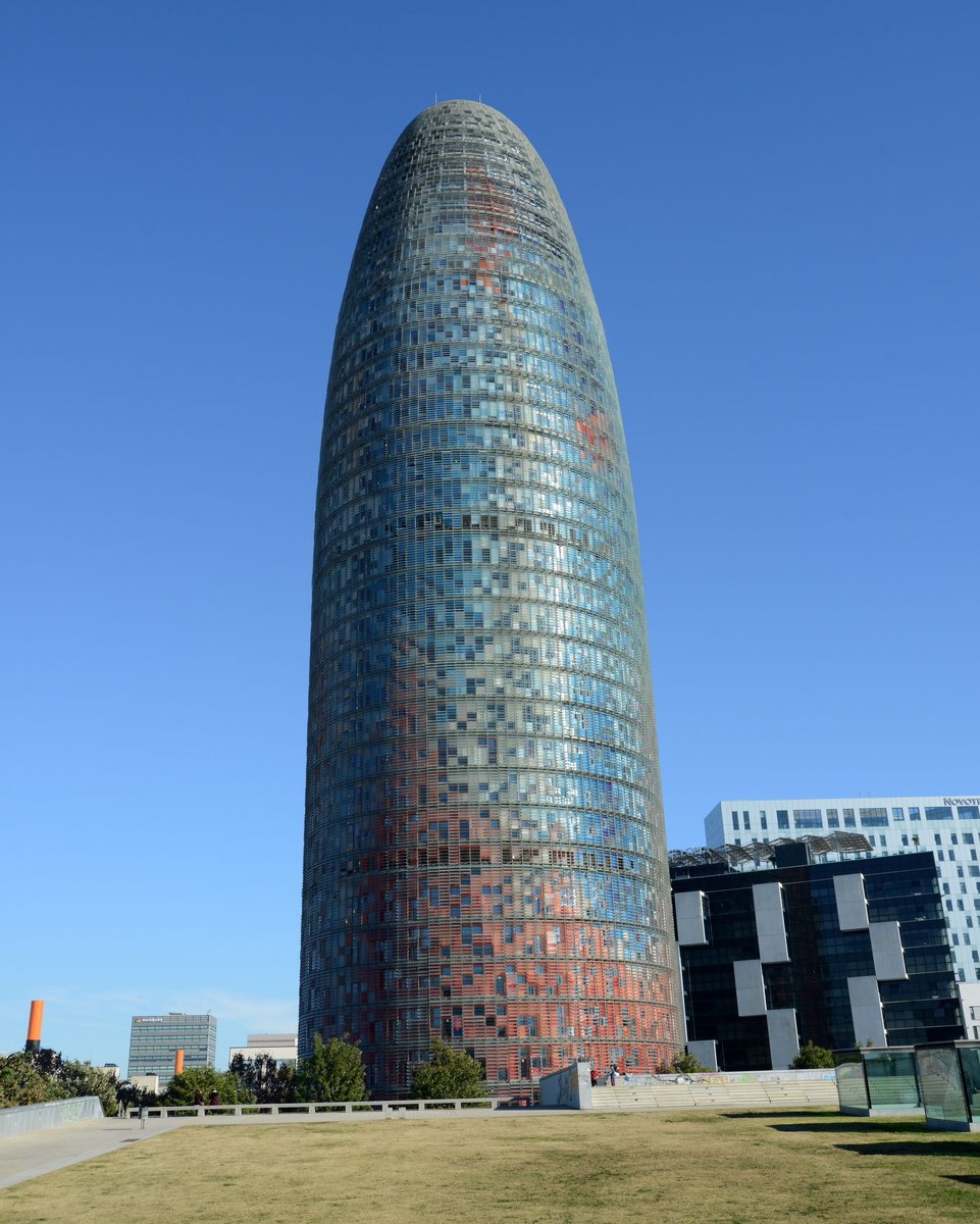 Glòries Tower #Barcelona.
#torreglories #barcelonacity #cityofbarcelona #barcelonainspira #visitspain #visitbarcelona #torreglories #torreagbar #agbartower #spagna #incrediblebarcelona #visitbarcelona #barcelonabuildings #barcelonaarchitecture #barcellona