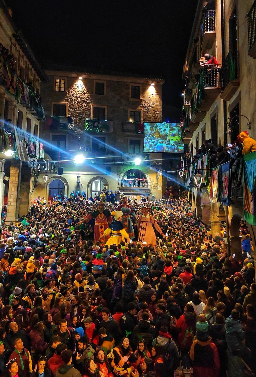 El #Carnestoltes el #Matarruc d'Honor i el Presi!!!
#CarnavalSolsona2024 
#Solsona 
#Carnaval
#adnLleida
#solsonaturisme 
#turismesolsones 
#descobreixcatalunya
#catalunyaexperience